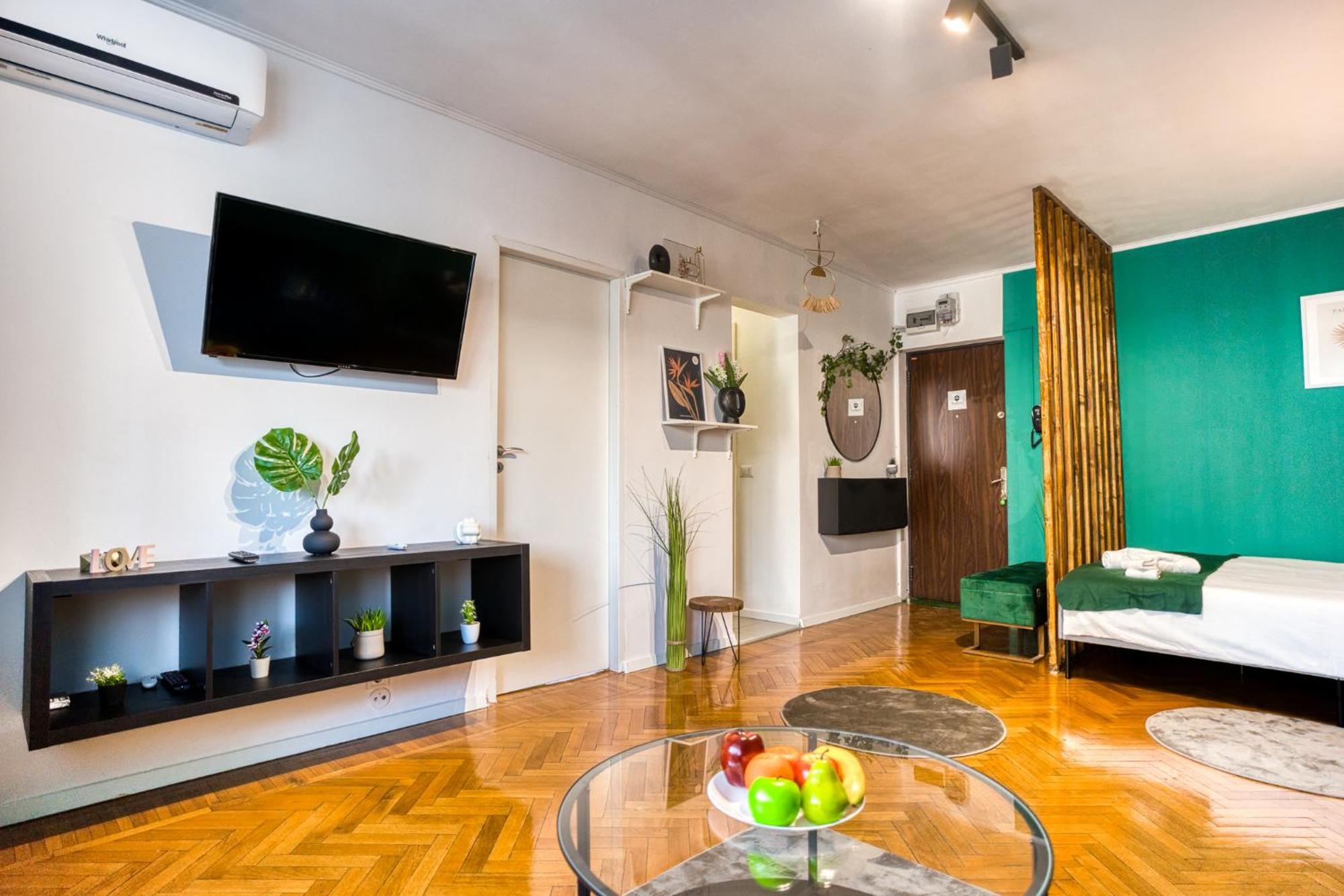 Hacienda Royal Palace - Central Designer Apartment Bucarest Extérieur photo