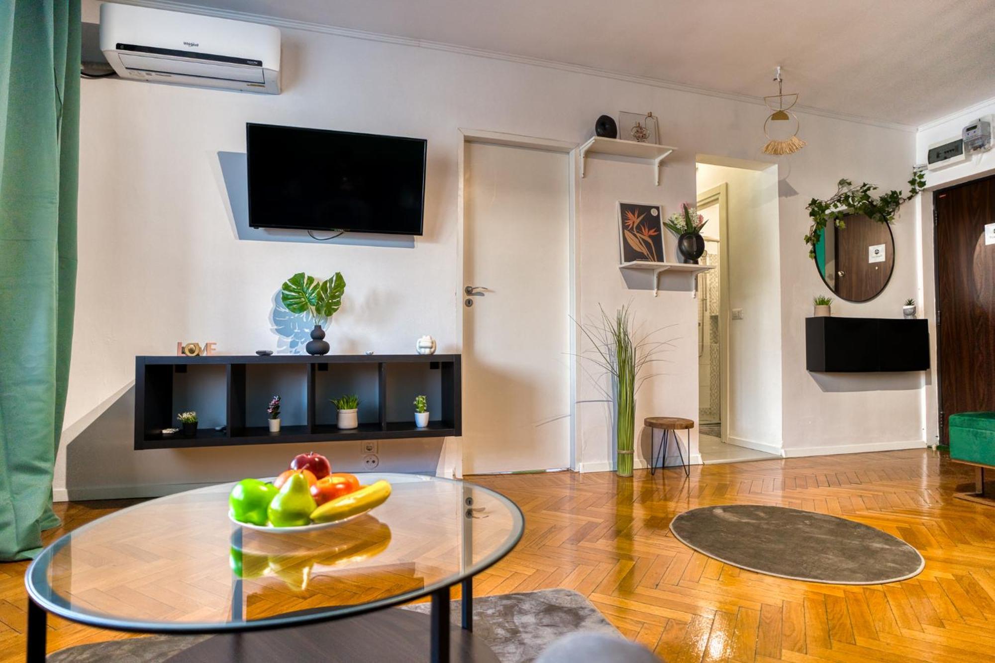 Hacienda Royal Palace - Central Designer Apartment Bucarest Extérieur photo